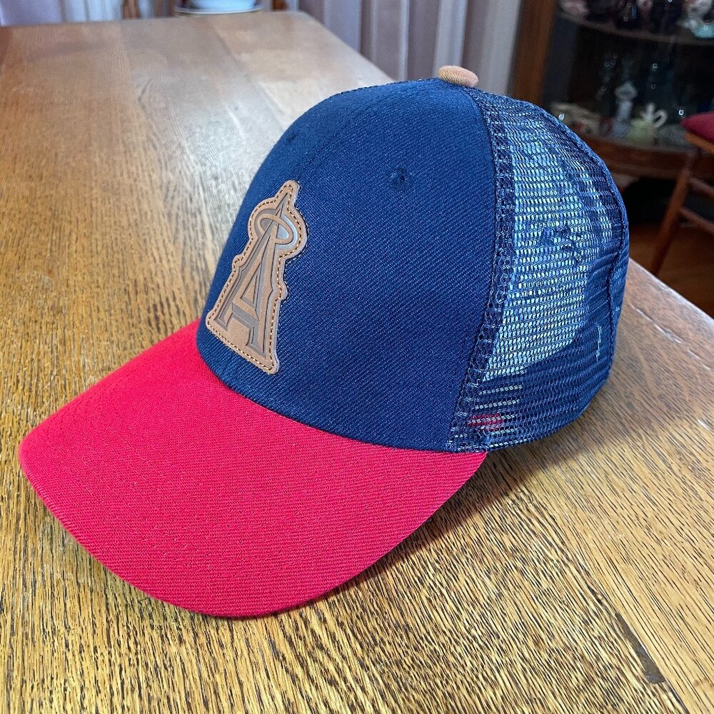 Men's Los Angeles Angels w/Leather Emblem Metal Buckle Strap Trucker Hat Cap